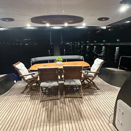 船上ホテル Nova Yachting イスタンブール