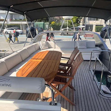 Nova Yachting * イスタンブール