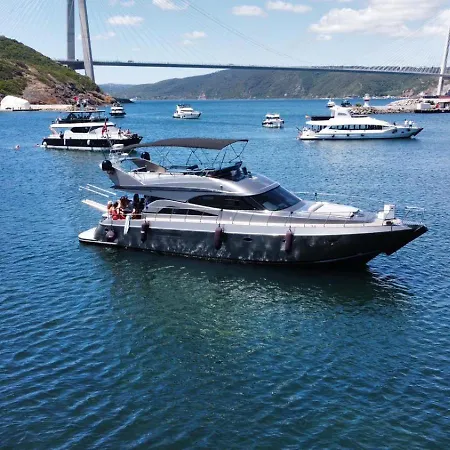 船上ホテル Nova Yachting *